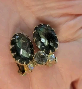 Orecchini Vintage TARA Cristalli Grigio Fumè Clip Sul Schienale 1" Goccia Tono Oro - Foto 1 di 7