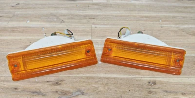FITS DATSUN NISSAN BLUEBIRD 910 1980 82 FRONT BUMPER TURN LIGHTS PAIR LH RH — 第 1/4 张图片