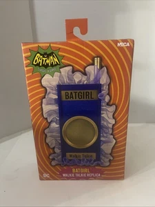 NECA 1966 Batman Serie de TV Clásica Batgirl Walkie Talkie Prop Réplica 1:1 - Imagen 1 de 2