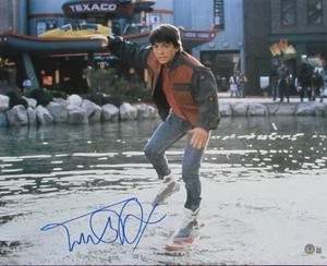 Foto firmada/automática 16x20 de Michael J Fox "Regreso al futuro II" Beckett 164145 - Imagen 1 de 3