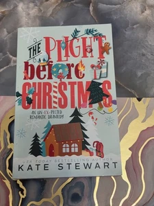 THE PLIGHT BEFORE CHRISTMAS, KATE STEWART, TRADE PAPERBACK, 2021, - Foto 1 di 2