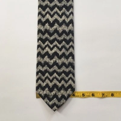 hugo boss tie black silver geometric l 56" w 3.75" Italy silk necktie pa0040 - Image 1 of 4