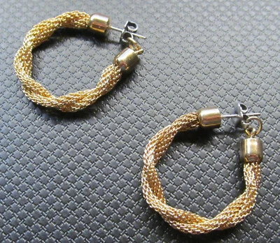 Pendientes colgantes de aro trenzados trenzados en tono dorado para mujer Foto 1 de 2