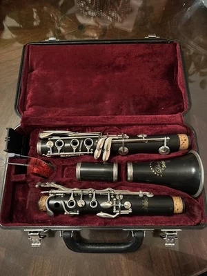 Clarinete Selmer Liberty usado con estuche Foto 1 de 4
