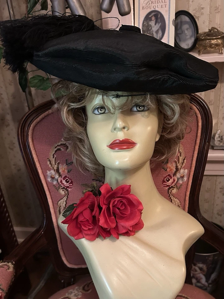 Sombrero eduardiano vintage PARAMOUNT Tam O Shanter y encanto de borlas Foto 1 de 4