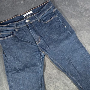Zara Dark Wash Denim Jeans Slim Fit Everyday Casual Pants Size 34 - Picture 1 of 9