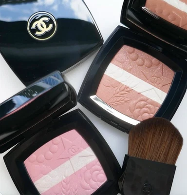 CHANEL Illuminating Powder Blush #997 Rose Lumiere / #998 Holiday 2025 Pre-sale - Image 1 of 4