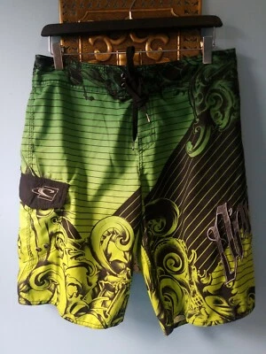Board Shorts O'Neill Talla 31 Verde Y Negro Calaveras y Ondas Foto 1 de 4