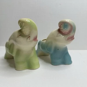 2 estatuillas decorativas de elefantes de colección sosteniendo flores en sus troncos jardineras - Imagen 1 de 15