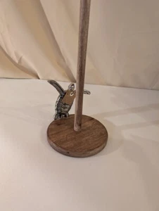 Toallero de papel de madera para pastel de barro con decoración de cocina costera con acento de tortuga plateada - Imagen 1 de 3