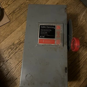 Cutler-Hammer DG361FGK 3P 30A 600V NEMA 1 Fusible Disconnect *Free Shipping* #1 - Picture 1 of 2