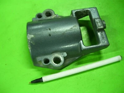 87 88 89 Yamaha Excel 225 hp FUERA BORDA 2.6L Soporte de carcasa de montaje de motor inferior Foto 1 de 2