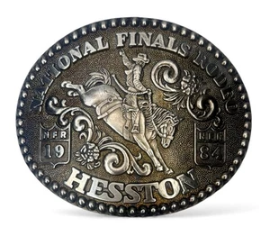Hesston National Finals Rodeo 1984 NFR hebilla de cinturón de latón diseño Fred Fellows de EE. UU. - Imagen 1 de 4