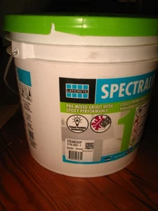 LATICRETE SPECTRALOCK® 1 vorgemischter Fugenmörtel Farbe: DAMPFVERSAND grau 90% im Eimer übrig. - Bild 1 von 3