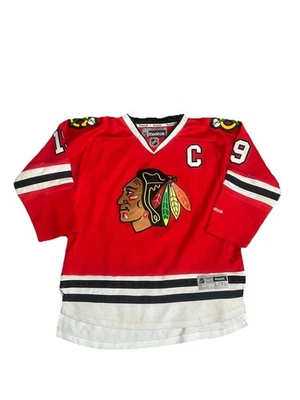 Camiseta deportiva juvenil Reebok Jonathan Toews Chicago Blackhawks bordada roja talla L/XL Foto 1 de 4