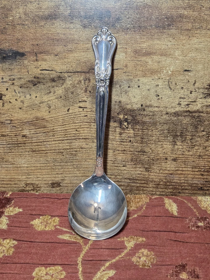 Cucharón cuchara para servir vintage WM A Rogers Oneida plateado Foto 1 de 4