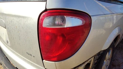 Lâmpada de freio traseira direita Dodge Caravan passageiro 2004-2007 fabricante de equipamento original traseira - Imagem 1 de 4