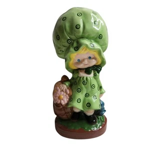Figura de cerámica femenina con capó verde fresa Shortcake de colección - Imagen 1 de 7