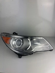 2009-2014 Volkswagen Routan Xenon Hid Headlight Passenger Rh Right Side Tested - Picture 1 of 10