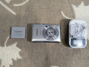 Canon PowerShot IXUS 100/ SD780 ELPH 12.1 MP Digital Camera Silver Fully Working - Picture 1 of 17