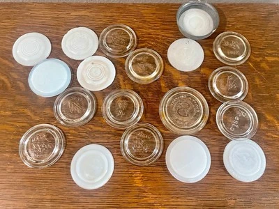 19 insertos antiguos de tarro de conservas de porcelana forrados y vidrio transparente variedad de fabricantes Foto 1 de 4