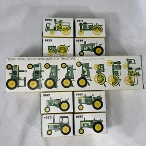 Vintage acht John Deere Miniatur Spielzeug Traktoren Box Set #593 Die-Cast 1/64 ~ NEUWERTIG - Bild 1 von 9