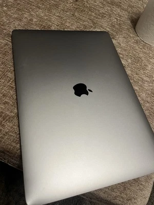 FAULTY 15-inch Apple MacBook Pro Retina 2.6GHz i7 16GB RAM 256GB SSD A1707 2016 - Image 1 of 4