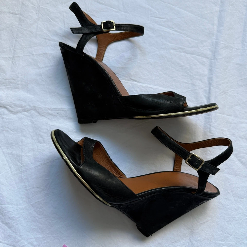 Tacones de cuña vintage Givenchy Paris de gamuza con tiras con ribete dorado, talla 38,5 Foto 1 de 4