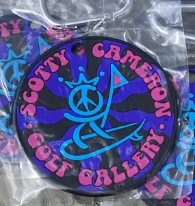 Scotty Cameron🔥Neu im Karton Gallery PEACE SURFERADELIC Putting Disc "PURPLE/Pink" - Bild 1 von 1