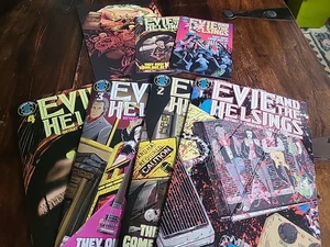 Evie & The Helsings They Only Come Out at Night Editions 1-4, Extras Kickstarter - Picture 1 of 17