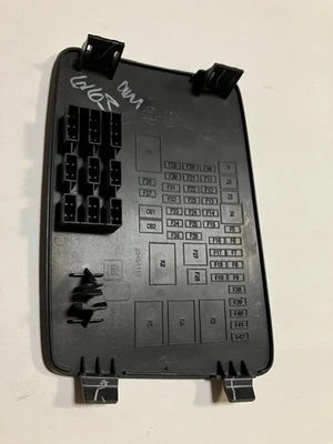 Chevrolet Malibu 2016-25 tablero tablero panel de instrumentos caja de fusibles cubierta tapa OEM Foto 1 de 3