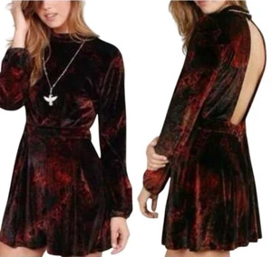 Free People Mini-Strampler abstrakt bedruckt rückenfrei Burnout Samt Langarm, 2 - Bild 1 von 9