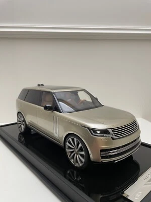 Range Rover Autobiography (Champagne Gold) [Motorhelix] 1/18 scale - Image 1 of 4