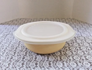 Tupperware 2 Qt. Ciotola e Coperchio #3654A Made France Lavabile in Congelatore/Lavastoviglie + Manici - Foto 1 di 4