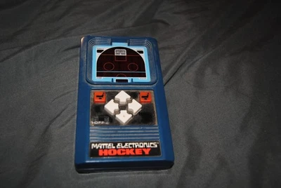 Videojuego portátil de hockey vintage Mattel Electronics Foto 1 de 4