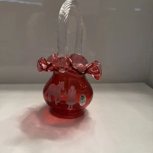 FENTON ART GLASS CRANBERRY MARY GREGORY BASKET - Bild 1 von 10