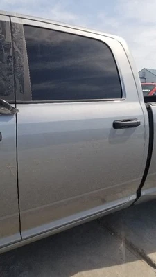 24 DODGE RAM 3500 BIG HORN DOOR REAR LEFT DRIVER SILVER CREW CAB Foto 1 de 4
