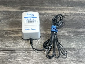 Adaptateur secteur RADIO SHACK 9V 300mA cat. N° 273-1665 8W classe 2 vintage - Photo 1/15