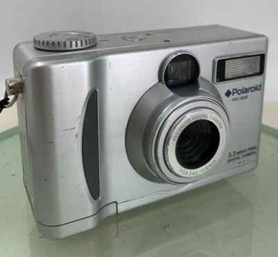 Polaroid COMPACT DIGITAL CAMERA PDC 3035 3.2MP NO CHARGER SILVER TESTED - 132 - Image 1 of 4