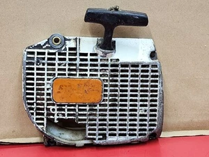 CUBIERTA DE MONTAJE DE RETROCESO DE ARRANQUE STIHL 044 MOTOSIERRA FABRICANTE FABRICANTE ORIGINAL PERFECTA COMPLETA 2 - Imagen 1 de 8