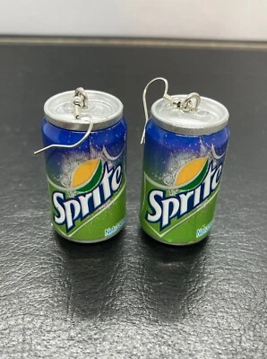 "Lata Sprite Soda Pop ~ Pendientes colgantes ~ Divertidos 1-1/2""" Foto 1 de 4