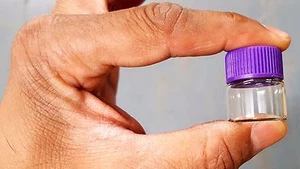 24X Tiny Small TRAVEL Storage Clear Bottles Glass Mini Jar 1" Vials 23x25 Purple - Picture 1 of 6