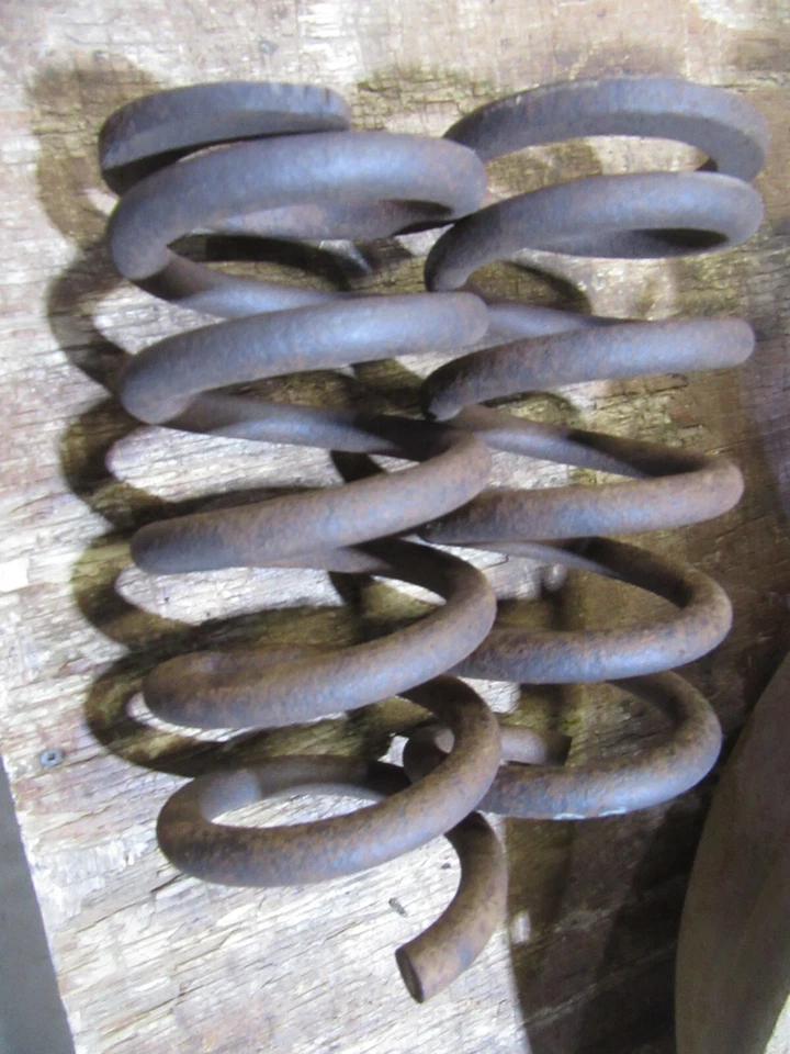 Dodge Polara Monaco 1967 1968 suspensión delantera muelle helicoidal piezas stock Foto 1 de 1