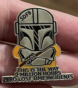 Mandalorian Amazon Mitarbeiter Peccy Pin SDF8 2 Millionen Stunden Sicherheit Star Wars - Bild 1 von 2