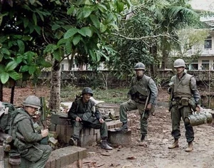 US Militär Vietnamkrieg Soldaten ruhen 60er Jahre - Farb- & Schwarzweißfotos - Bild 1 von 6