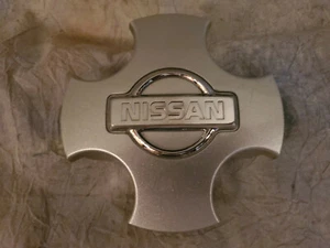  1 OEM NISSAN ALTIMA WHEEL CENTER HUB CAP 95-2001 - Picture 1 of 2
