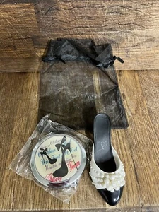 Genau der richtige Schuh mit kompaktem Spiegel. - Bild 1 von 4