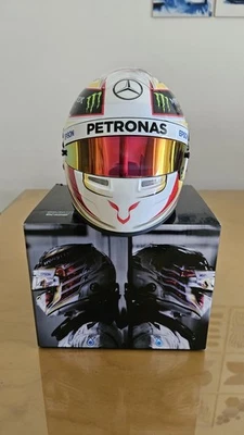 Lewis Hamilton Helmet 2016, Scala 1:2 with Red Visor - Immagine 1 di 4
