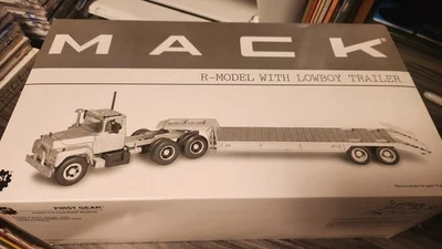 First Gear Mack R 型带 Lowboy 拖车压铸金属 1/34 比例 — 第 1/4 张图片