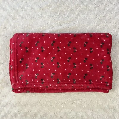 Детское одеяло Little Me Red Holly Berry рождественский праздник зеленое белое горошек - Изображение 1 из 4